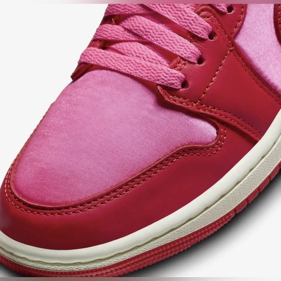 NEW Air Jordan 1 Low SE Pink Blast Valentines Day - Picture 6 of 10